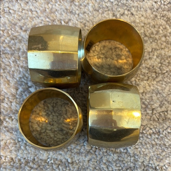 Gold Napkin Rings Set of 4 - Picture 1 of 1